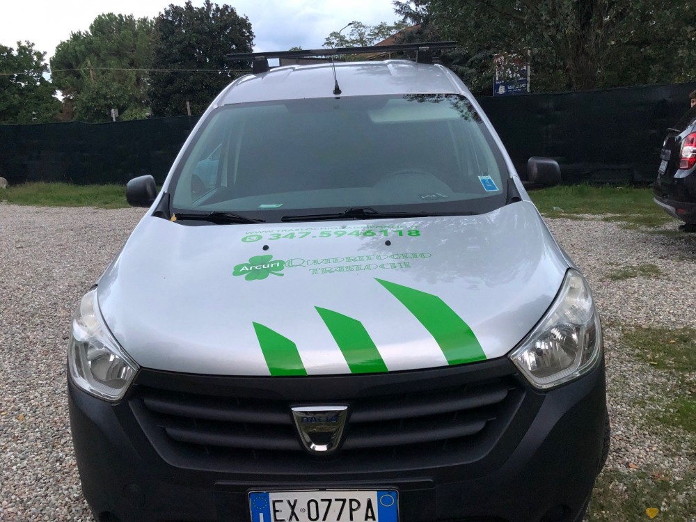 TRASLOCATORI A UBOLDO CON NOLEGGIO ELEVATORI PER MOBILI E PIATTAFORME AEREE